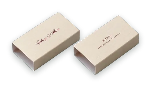 Dos cajas de cerillas de boda personalizadas en color crema, con nombres y fecha